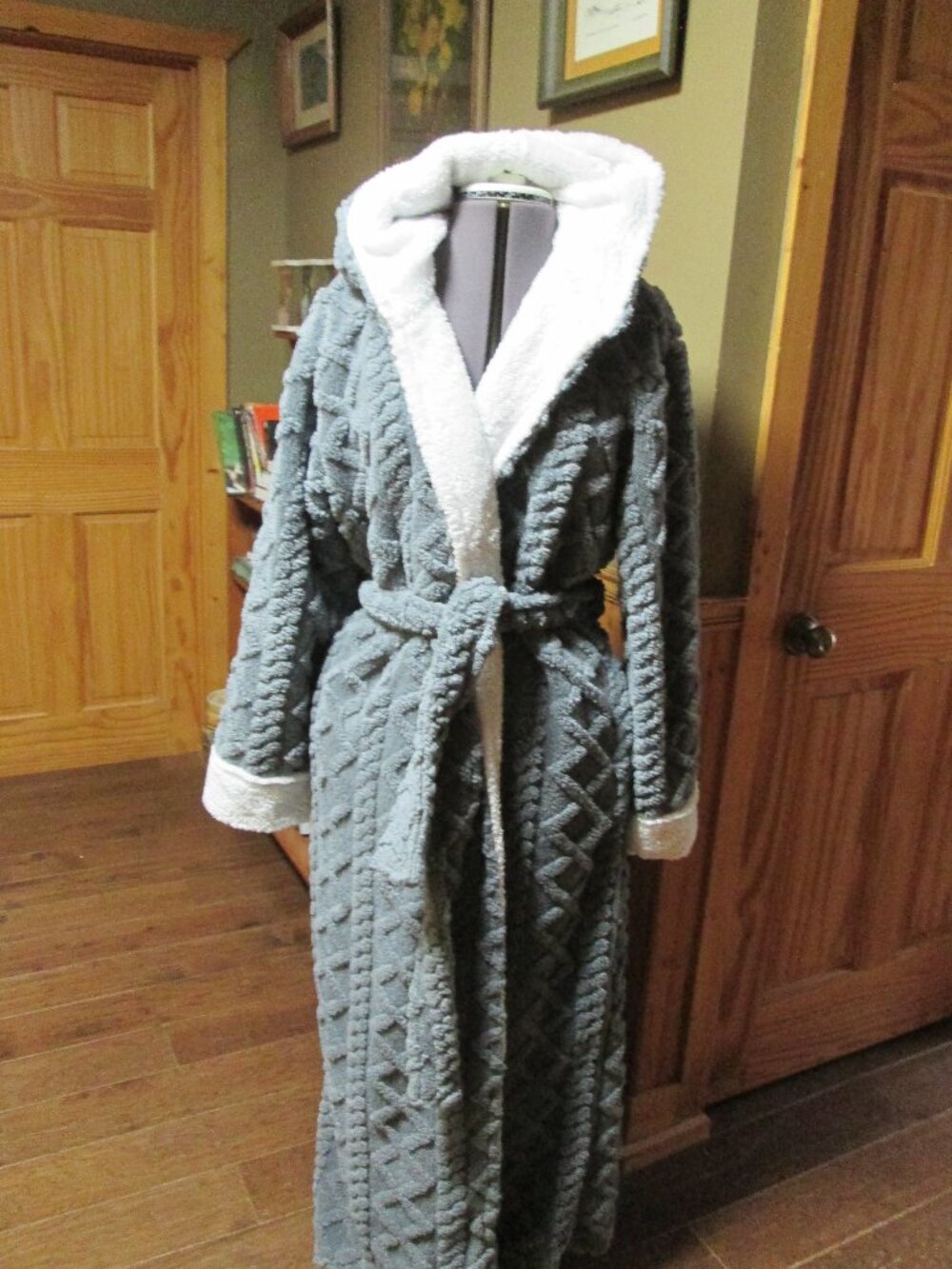 NEW GRAY LONG HOODED PLUSH CABLE KNIT ROBE LARGE